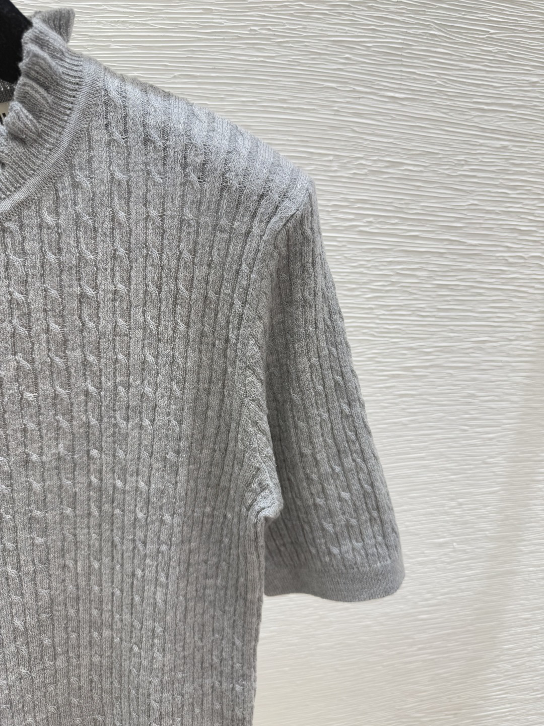 🆕M家🆕 夏季新款 纯色荷叶边圆领针织短袖颜色：灰色 宝蓝尺码：36.38.40