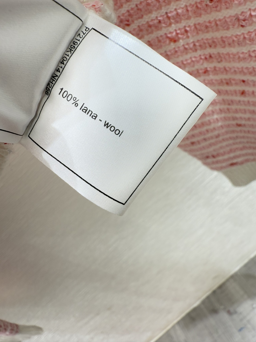 🆕CH家🆕 早秋新款 珠片镂空圆领针织长袖颜色：白色 粉色 宝蓝尺码：36.38.40