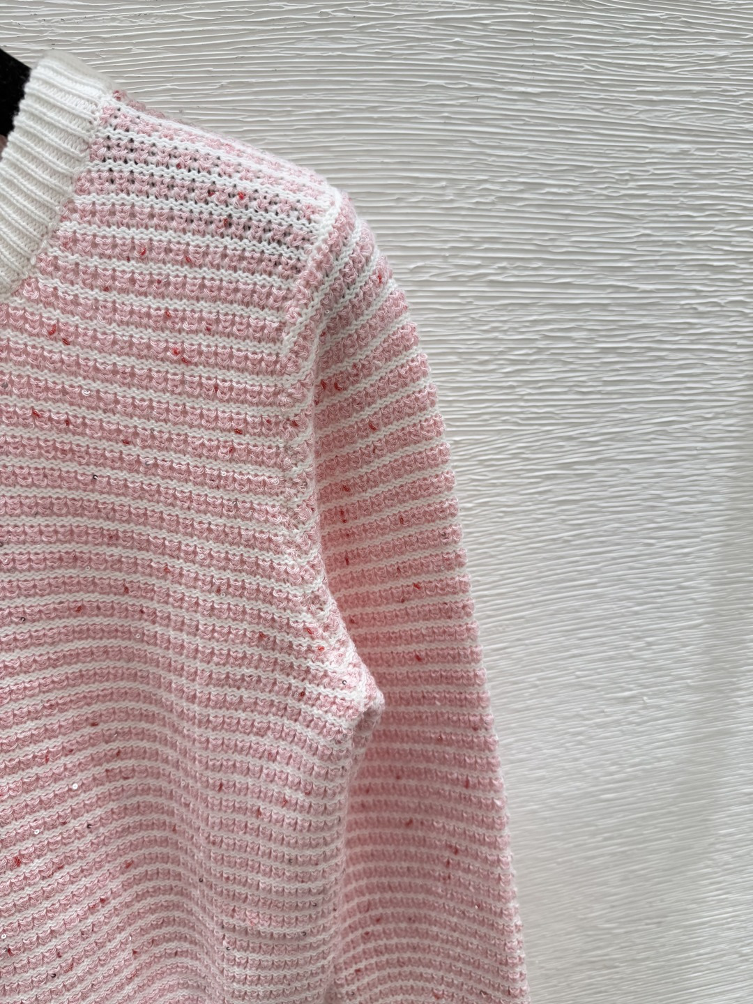 🆕CH家🆕 早秋新款 珠片镂空圆领针织长袖颜色：白色 粉色 宝蓝尺码：36.38.40