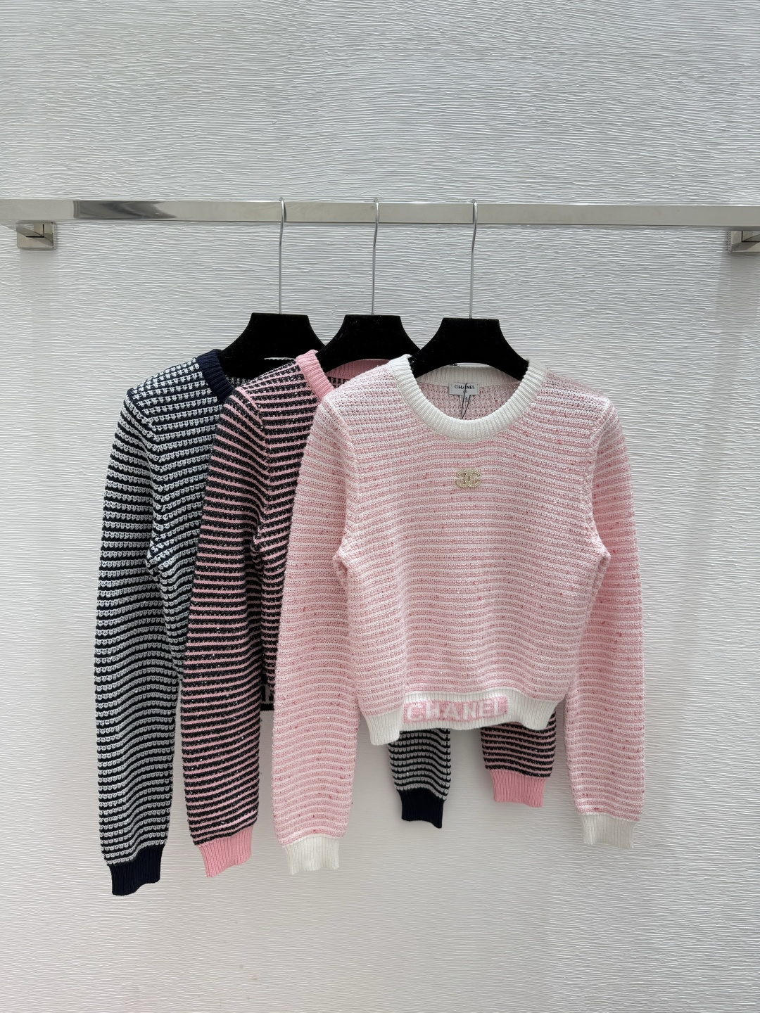 NO:535502,CH Home Early Autumn New Style Beaded Hollow Round Collar Knitted Long Sleeve Color White Pink Royal Blue Size 36.38.40,,alexander wang19860909CH家 早秋新款 珠片镂空圆领针织长袖 颜色白色 粉色 宝蓝 尺码36.38.40,,alexander wang,Women's clothing