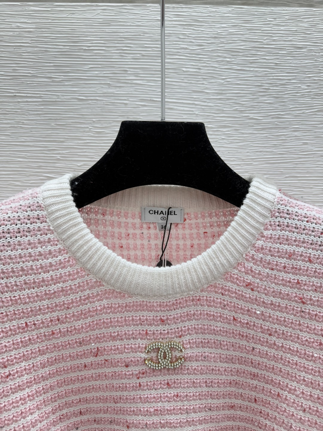 🆕CH家🆕 早秋新款 珠片镂空圆领针织长袖颜色：白色 粉色 宝蓝尺码：36.38.40