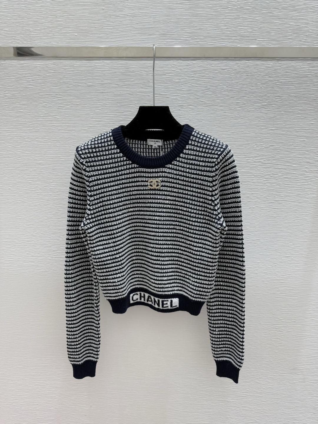 🆕CH家🆕 早秋新款 珠片镂空圆领针织长袖颜色：白色 粉色 宝蓝尺码：36.38.40