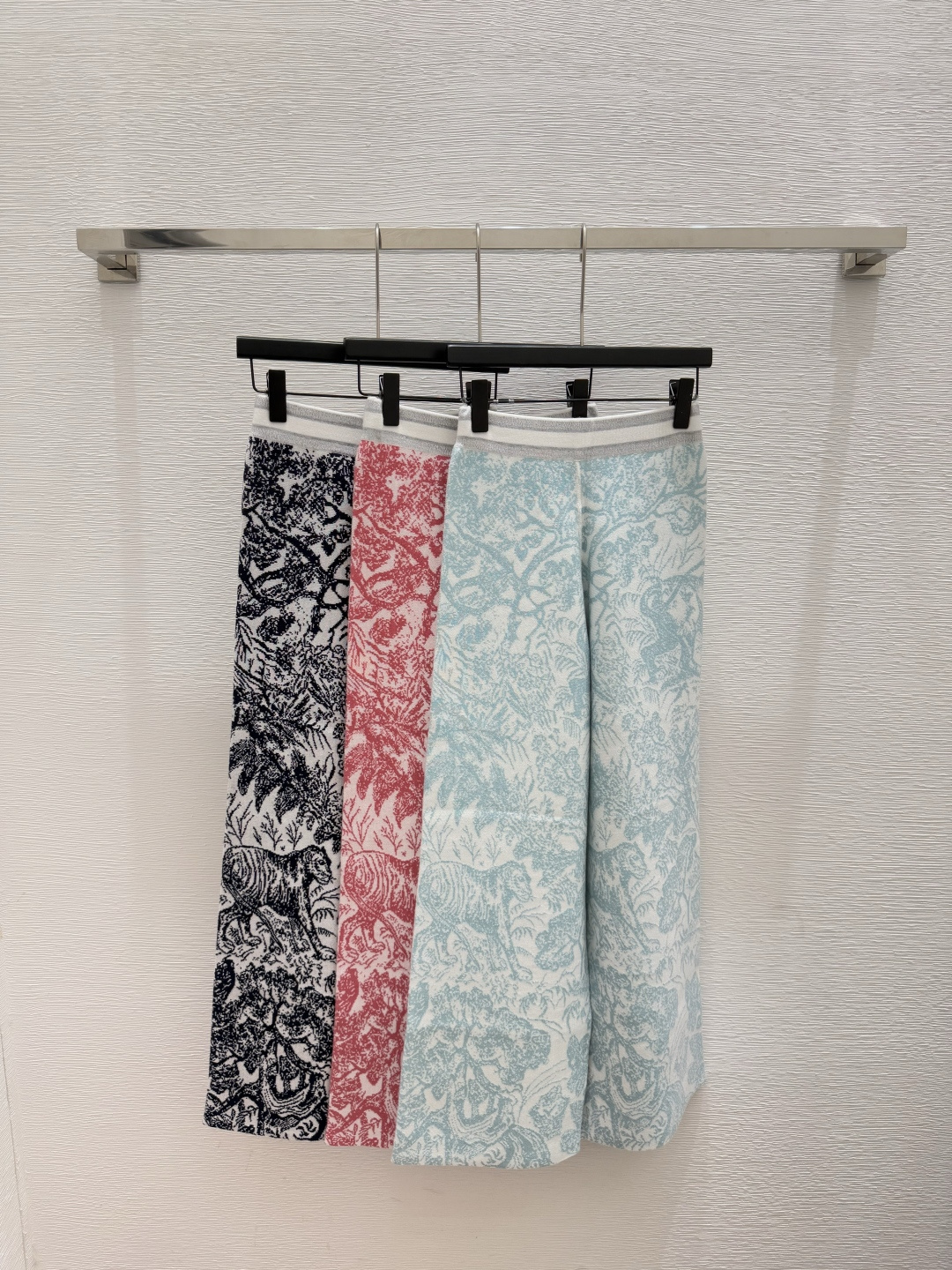 NO:535486,D Home Early Autumn New Jungle Tiger Double-sided Knitted Trousers Color Green Red Royal Blue Size 36.38.40, Dior, Alexander wang19860909D家 早秋新款 丛林老虎双面针织长裤 颜色绿色 红色 宝蓝 尺码36.38.40,,dior,alexander wang,Women's clothing