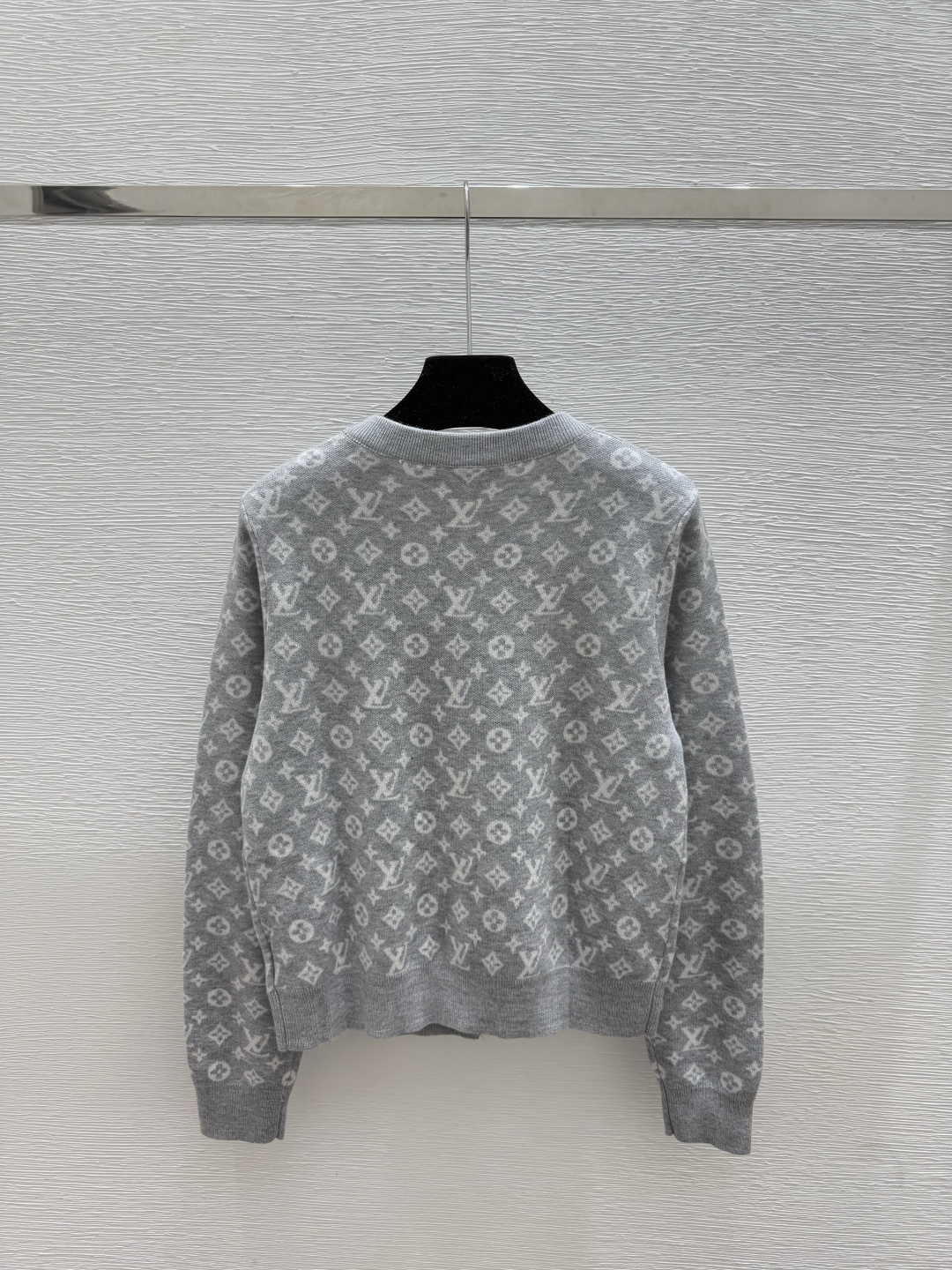 🆕L家🆕 早秋新款 老花字母提花圆领针织长袖开衫颜色：灰色 黄色尺码：36.38.40