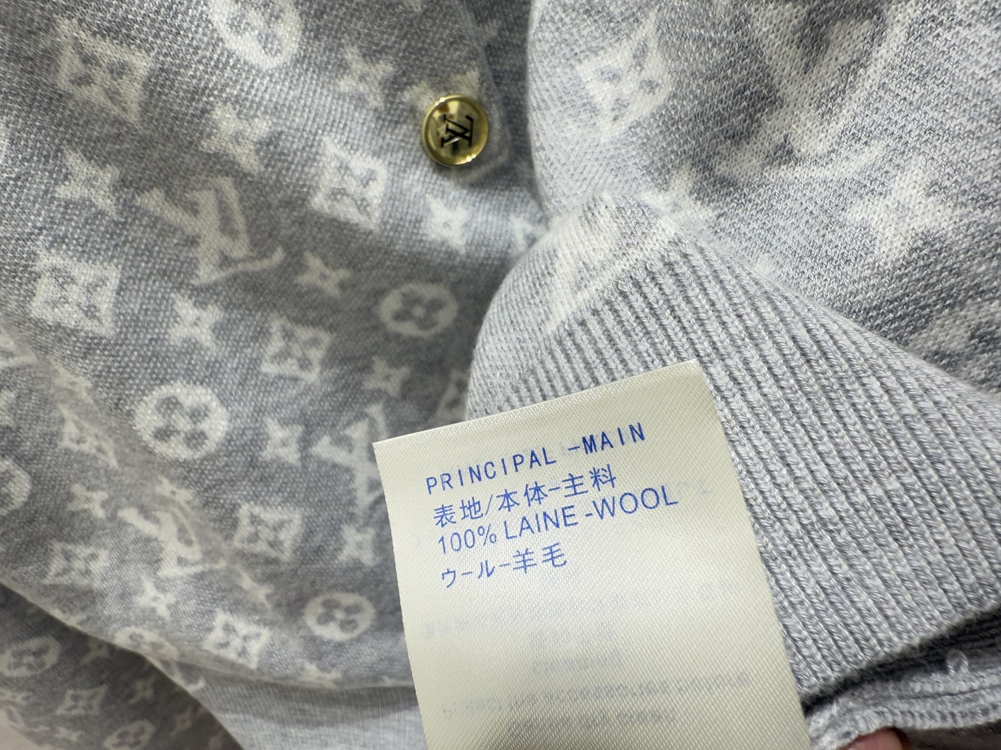 🆕L家🆕 早秋新款 老花字母提花圆领针织长袖开衫颜色：灰色 黄色尺码：36.38.40