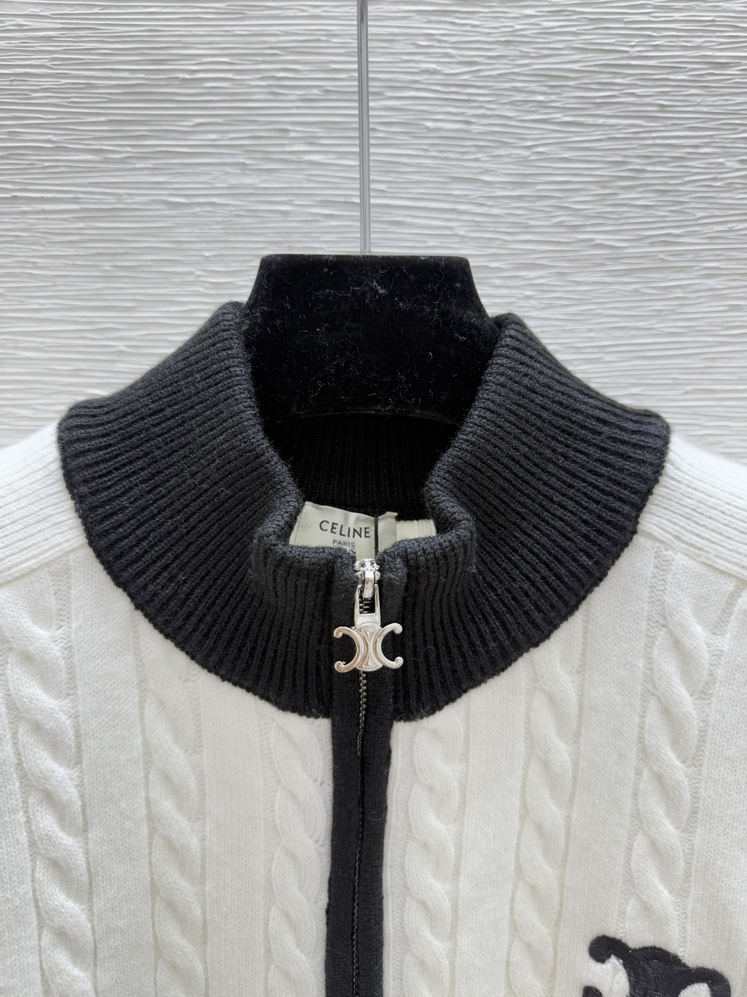 🆕CE家🆕 早秋新款 拼色高领针织长袖开衫颜色：白色 黑色尺码：36.38.40