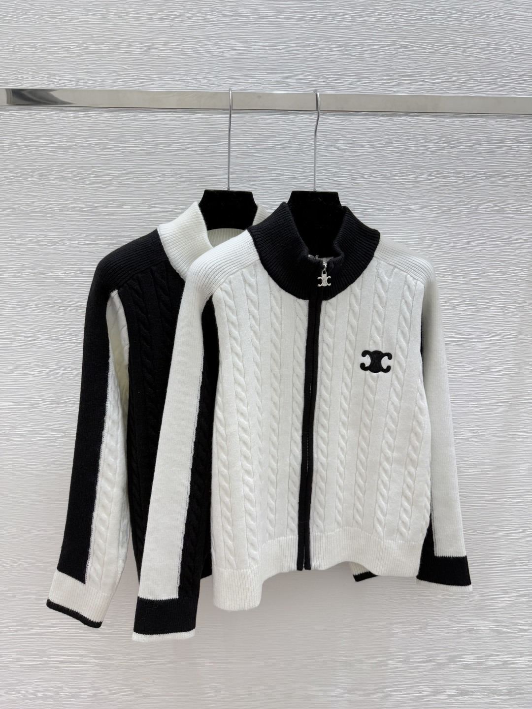 NO:535514,CE Home Early Autumn New Color Block turtleneck Knitted Long Sleeve Cardigan Color White Black Size 36.38.40,,alexander wang19860909CE家 早秋新款 拼色高领针织长袖开衫 颜色白色 黑色 尺码36.38.40,,alexander wang,Women's clothing