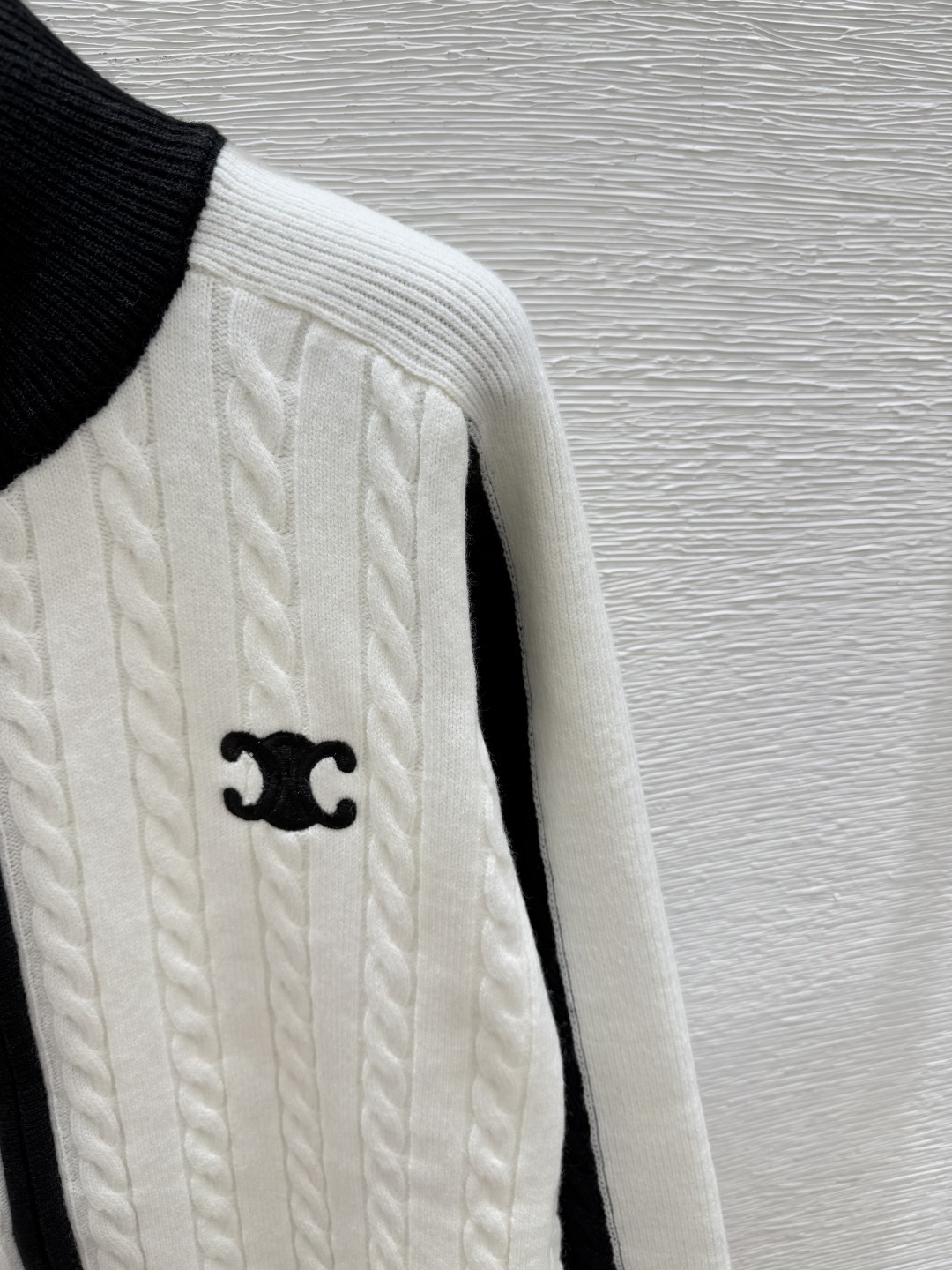 🆕CE家🆕 早秋新款 拼色高领针织长袖开衫颜色：白色 黑色尺码：36.38.40