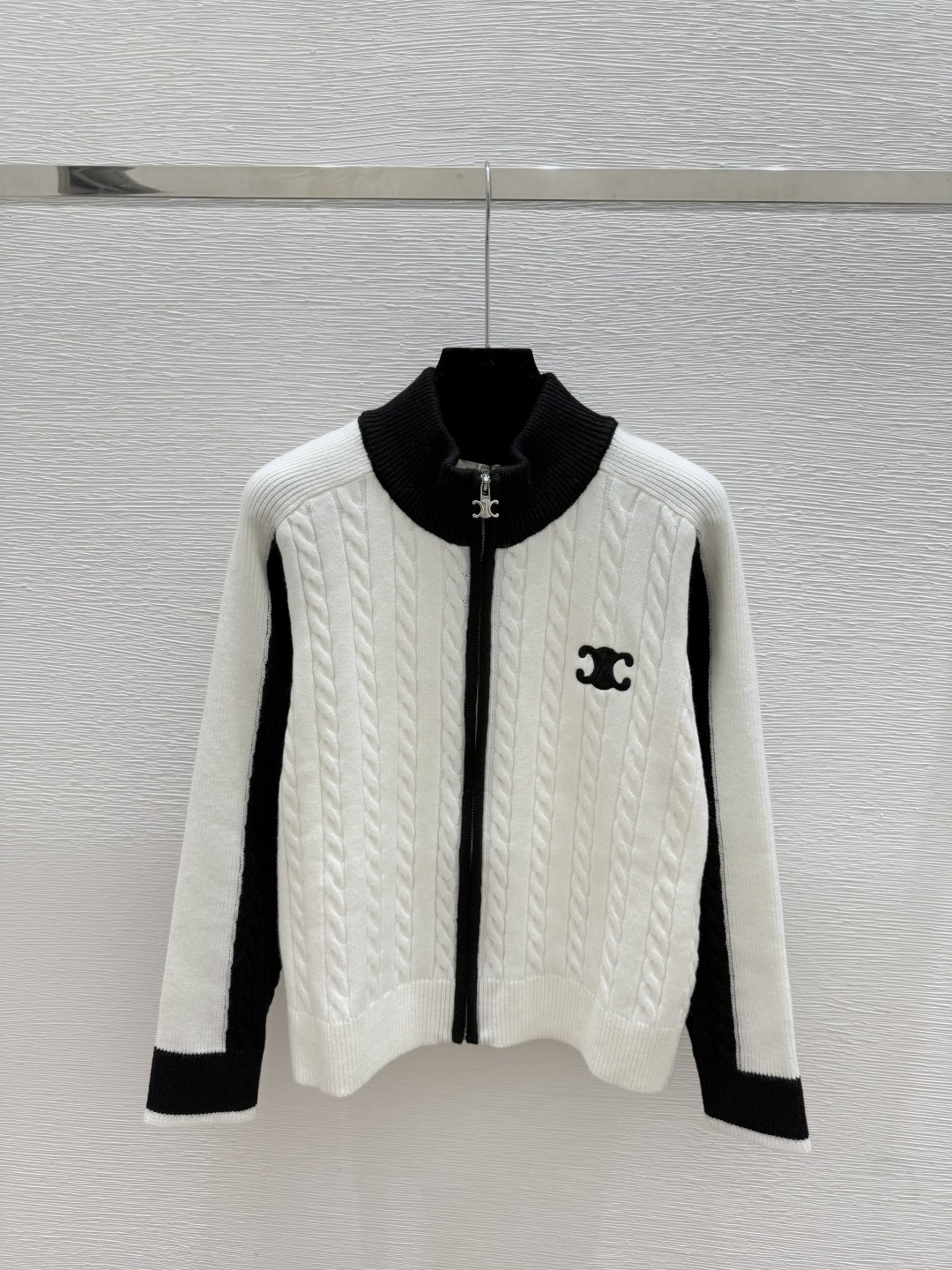 🆕CE家🆕 早秋新款 拼色高领针织长袖开衫颜色：白色 黑色尺码：36.38.40