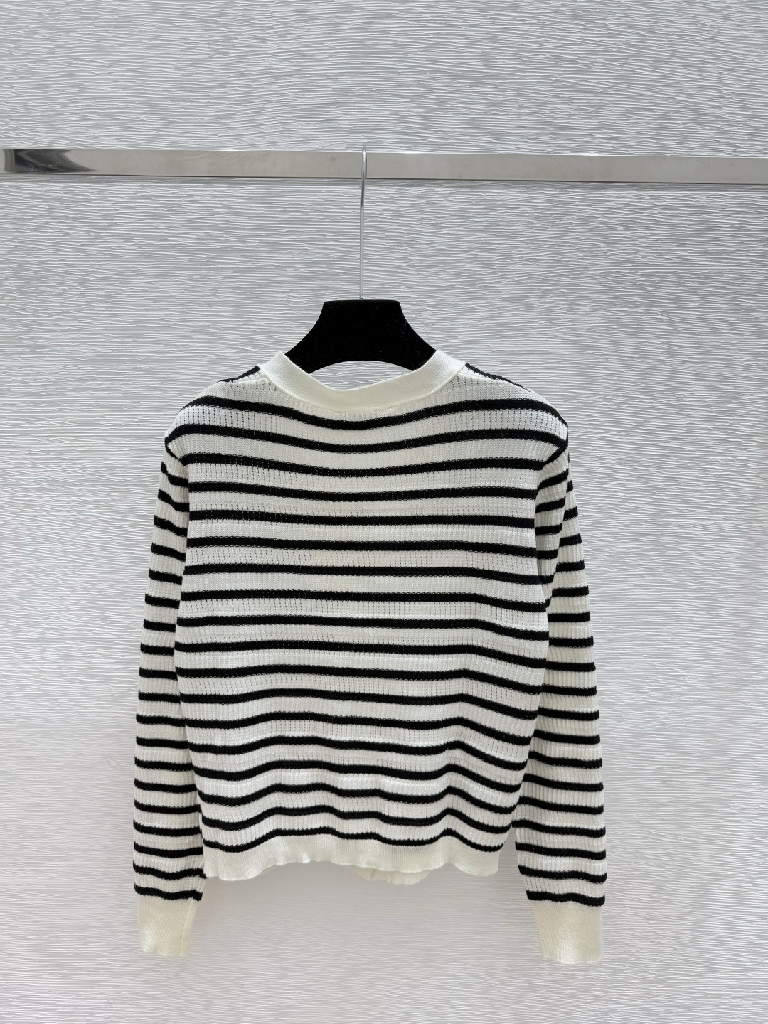 🆕VA家🆕 早秋新款 撞色条纹V领针织长袖开衫颜色：白色尺码：36.38.40