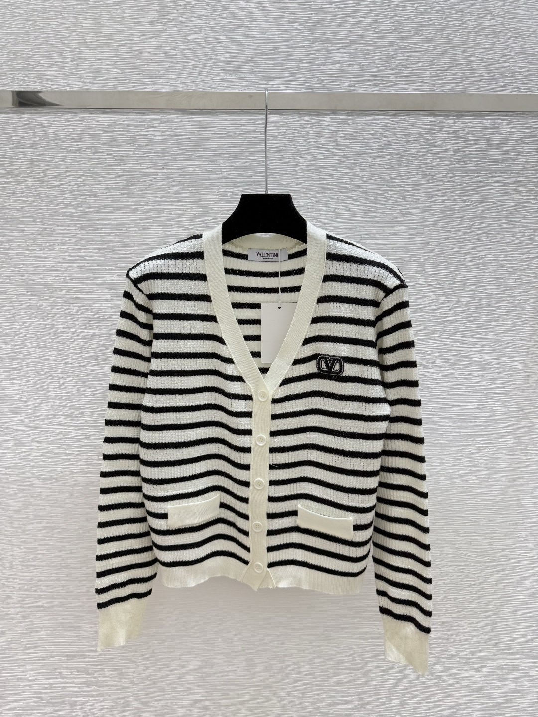 NO:535557,VA Home Early Autumn New Contrast Striped V-neck Knitted Long Sleeve Cardigan Color White Size 36.38.40, Alexander wang19860909VA家 早秋新款 撞色条纹V领针织长袖开衫 颜色白色 尺码36.38.40,,alexander wang,Women's clothing