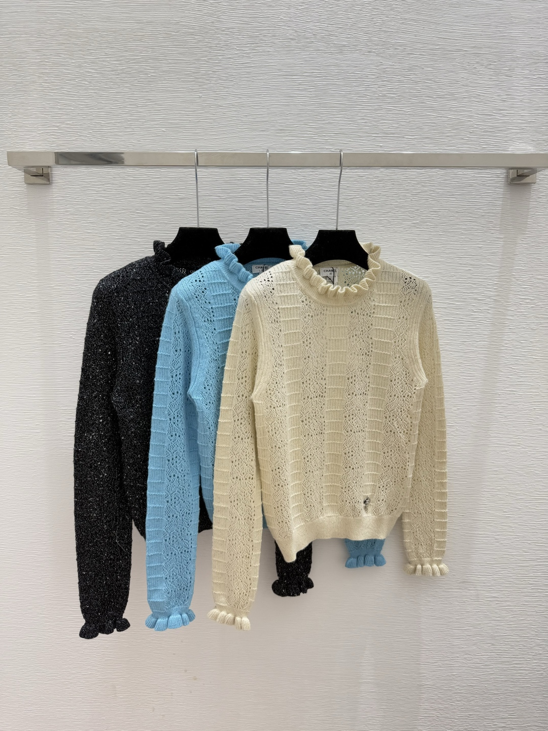NO:535551,CH Home Early Autumn New Style Ruffled Gold and Silver Wire Hollow Round Neck Knitted Long Sleeve Color Apricot Blue Black Size 36.38.40,,alexander wang19860909CH家 早秋新款 荷叶边金银线镂空圆领针织长袖 颜色杏色 蓝色 黑色 尺码36.38.40,,alexander wang,Women's clothing