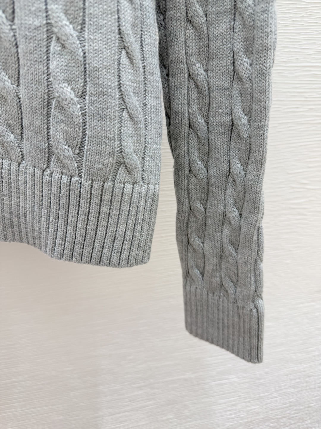 🆕M家🆕 早秋新款 撞色翻领假两件针织长袖颜色：灰色 宝蓝尺码：36.38.40