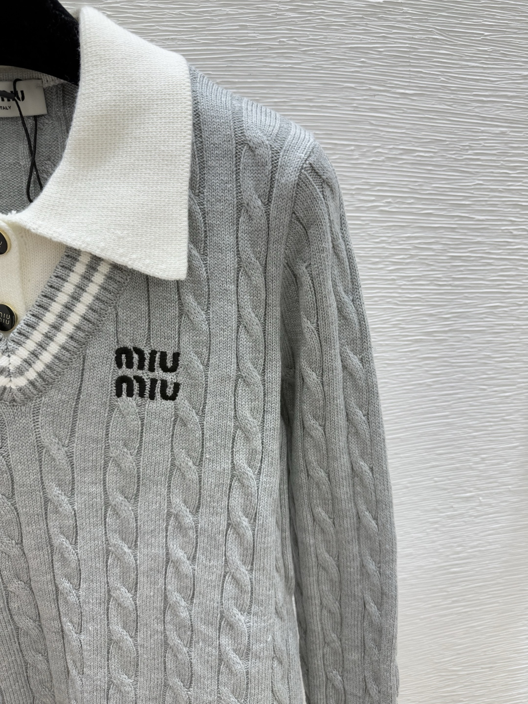 🆕M家🆕 早秋新款 撞色翻领假两件针织长袖颜色：灰色 宝蓝尺码：36.38.40