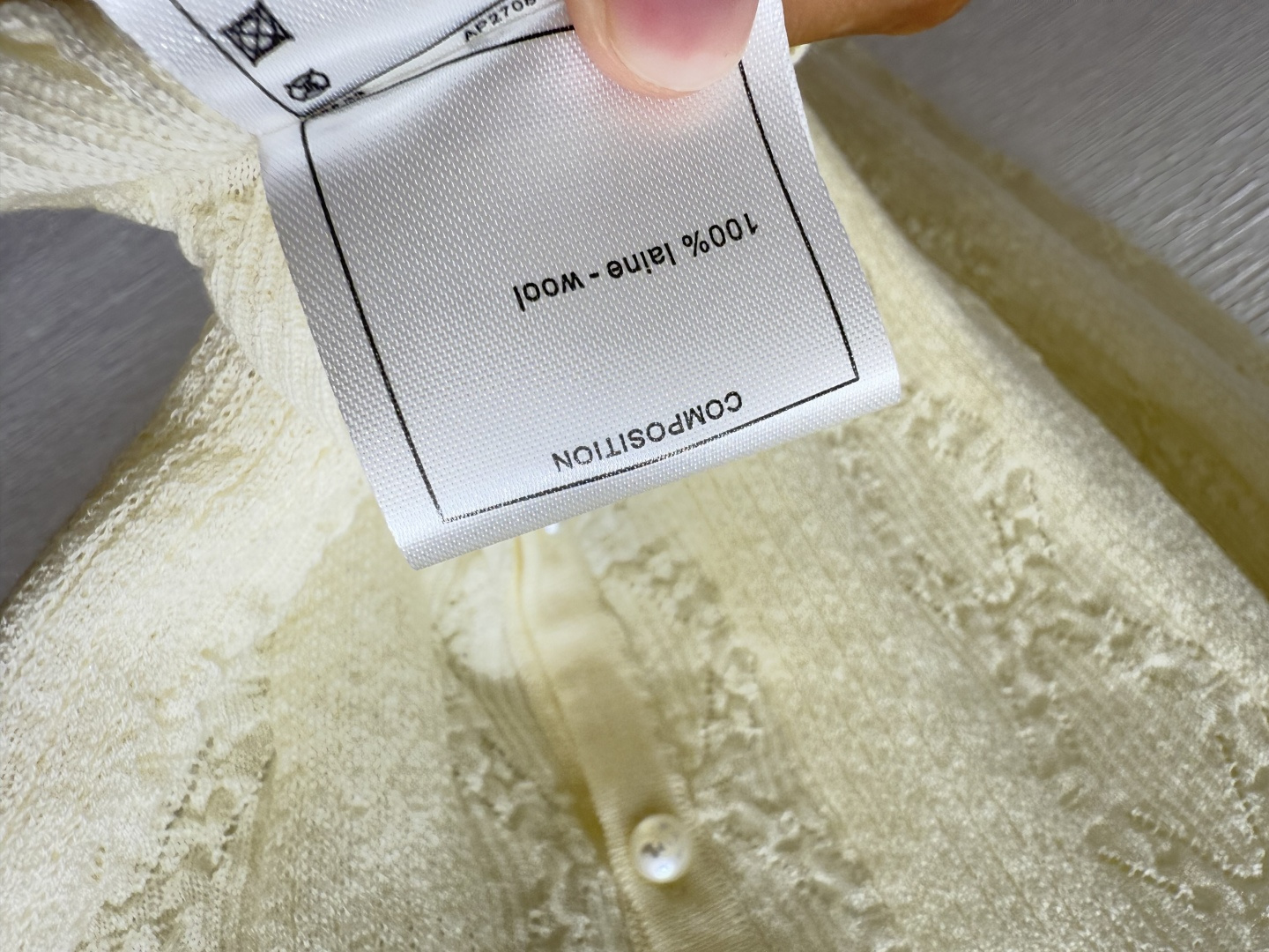 🆕CH家🆕 早秋新款 纯色简约镂空圆领针织长袖开衫颜色：白色 黑色尺码：36.38.40