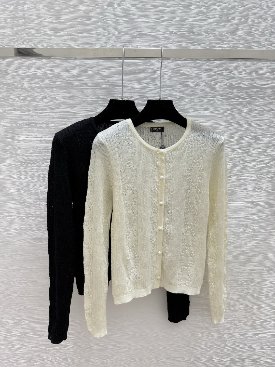 NO:535533,CH Home Early Autumn New Style Solid Color Simple Hollow Round Neck Knitted Long Sleeve Cardigan Color White Black Size 36.38.40, Alexander Wang19860909CH家 早秋新款 纯色简约镂空圆领针织长袖开衫 颜色白色 黑色 尺码36.38.40,,alexander wang,Women's clothing