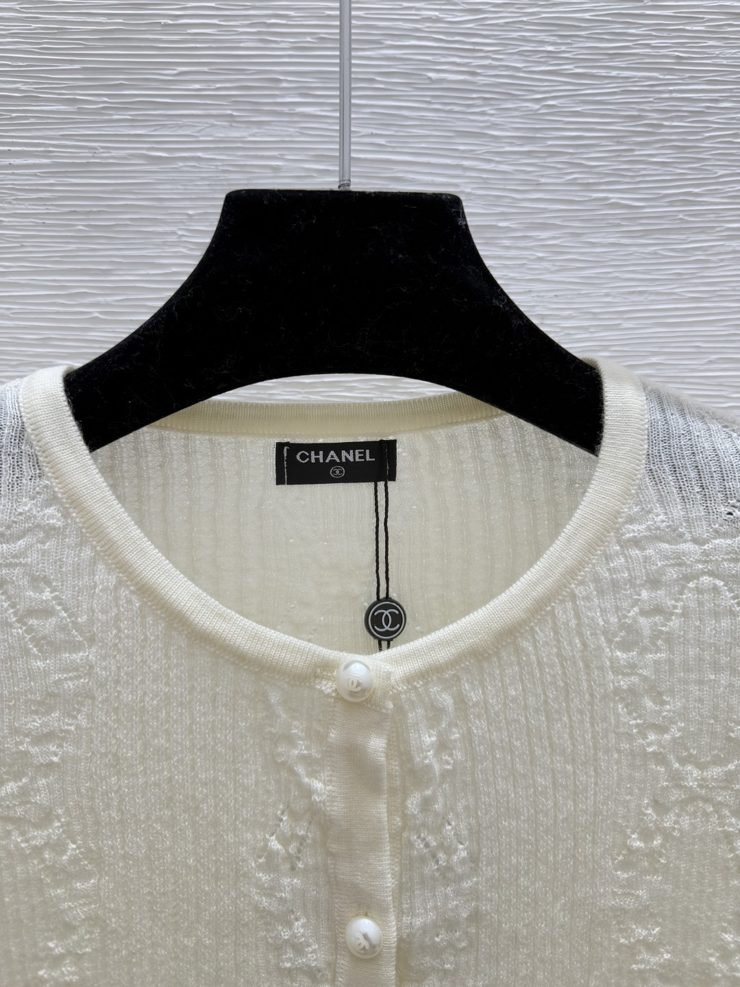 🆕CH家🆕 早秋新款 纯色简约镂空圆领针织长袖开衫颜色：白色 黑色尺码：36.38.40