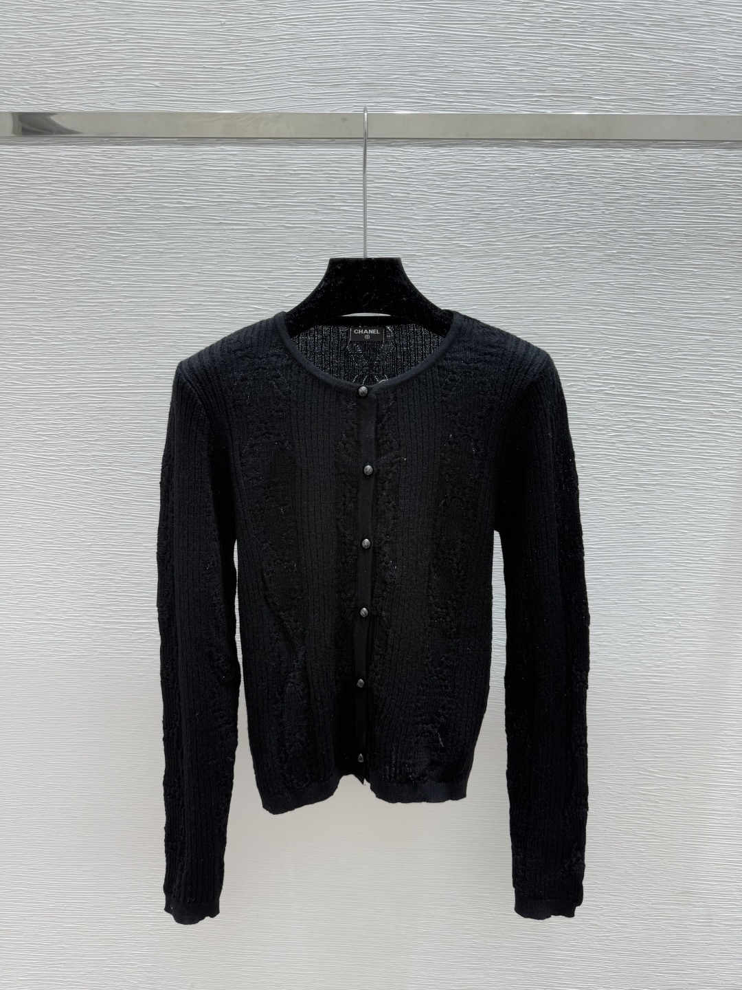 🆕CH家🆕 早秋新款 纯色简约镂空圆领针织长袖开衫颜色：白色 黑色尺码：36.38.40