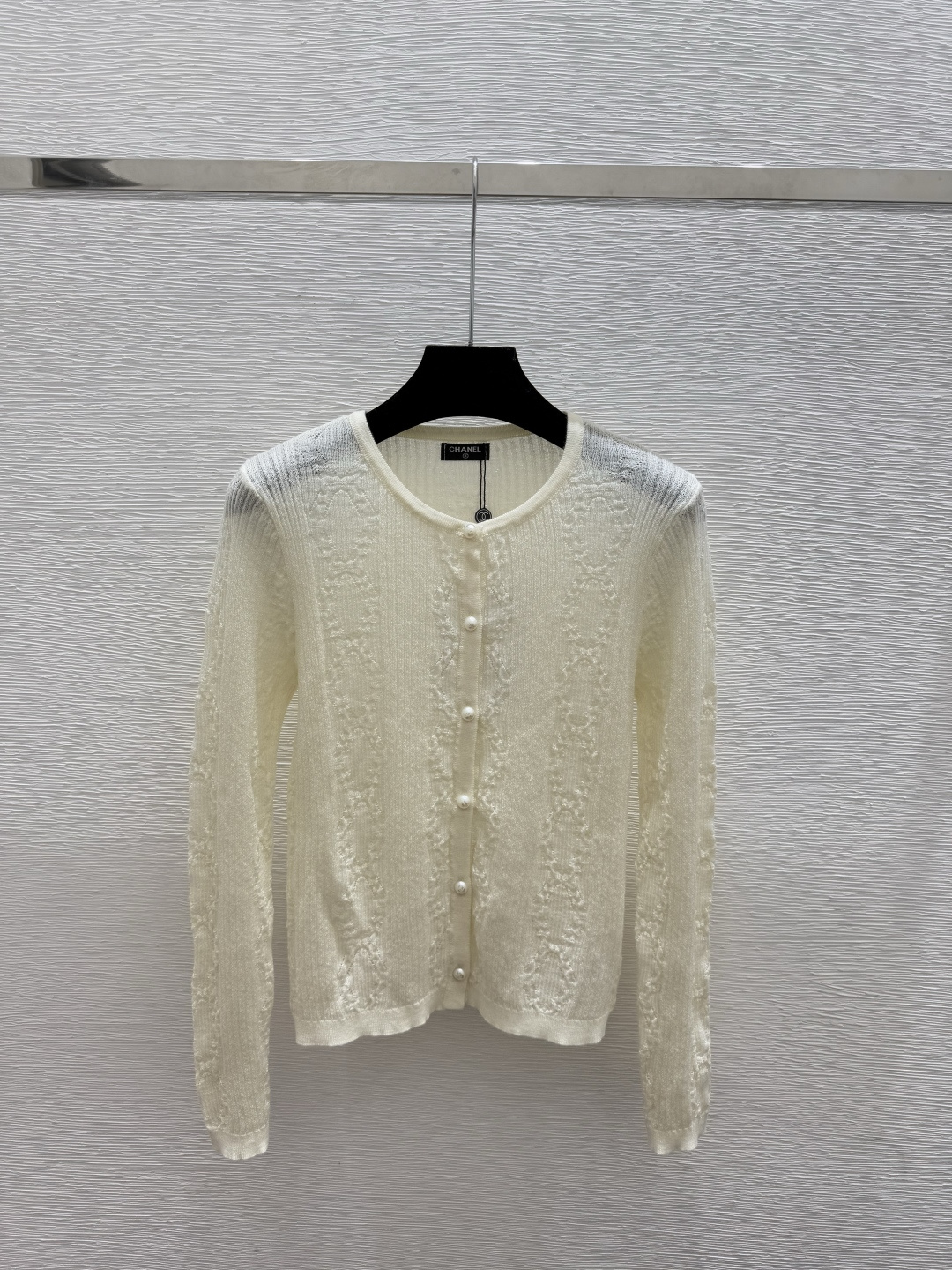 🆕CH家🆕 早秋新款 纯色简约镂空圆领针织长袖开衫颜色：白色 黑色尺码：36.38.40