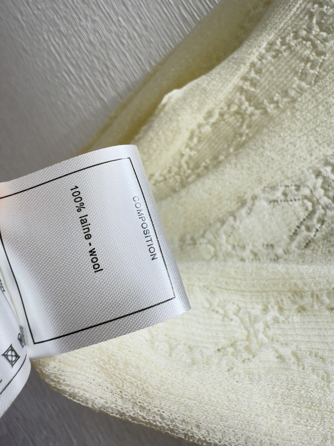 🆕CH家🆕 早秋新款 纯色简约圆领针织长袖颜色：白色 黑色尺码：36.38.40