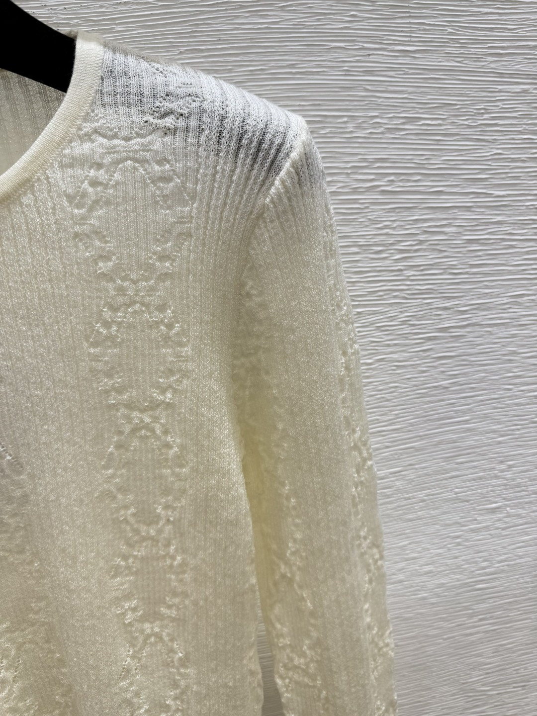 🆕CH家🆕 早秋新款 纯色简约圆领针织长袖颜色：白色 黑色尺码：36.38.40