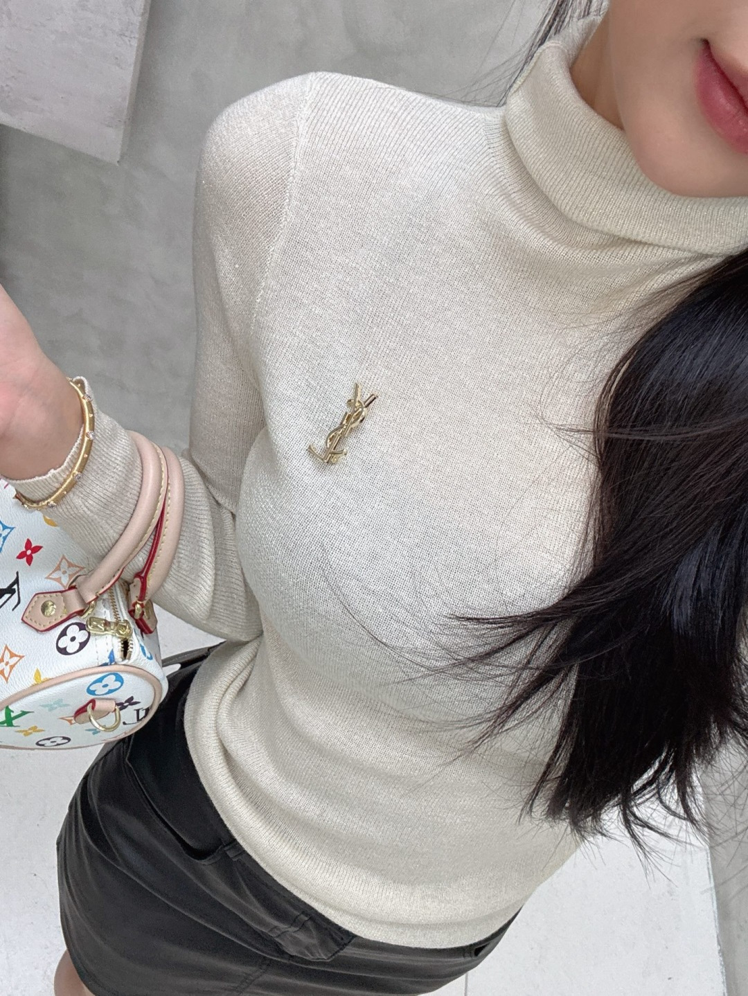 🆕Y家🆕 早秋新款 纯色珠片高领针织长袖颜色：白色 咖啡 黑色尺码：36.38.40