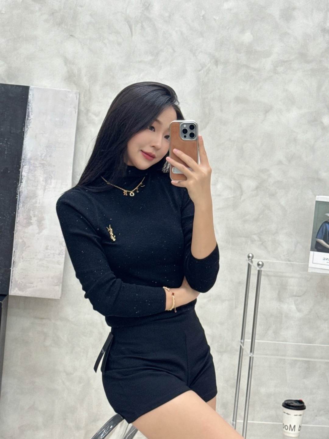 🆕Y家🆕 早秋新款 纯色珠片高领针织长袖颜色：白色 咖啡 黑色尺码：36.38.40