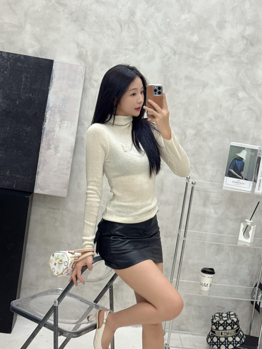 🆕Y家🆕 早秋新款 纯色珠片高领针织长袖颜色：白色 咖啡 黑色尺码：36.38.40