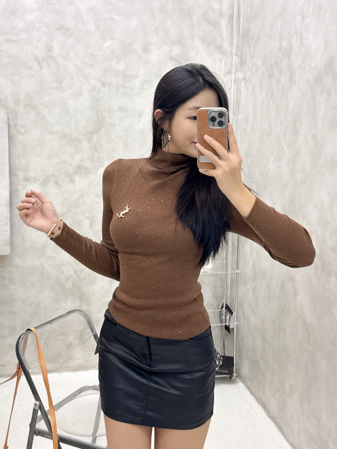 🆕Y家🆕 早秋新款 纯色珠片高领针织长袖颜色：白色 咖啡 黑色尺码：36.38.40