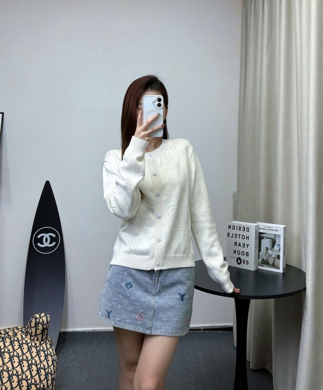 🆕M家🆕 早秋新款 纯色字母镂空圆领针织长袖开衫颜色：白色 黑色尺码：36.38.40