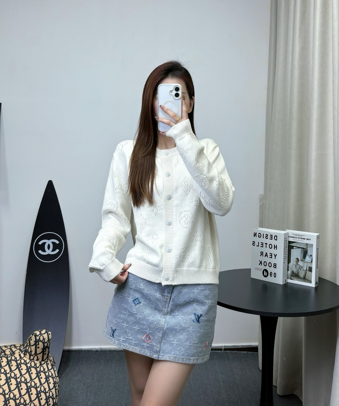 🆕M家🆕 早秋新款 纯色字母镂空圆领针织长袖开衫颜色：白色 黑色尺码：36.38.40