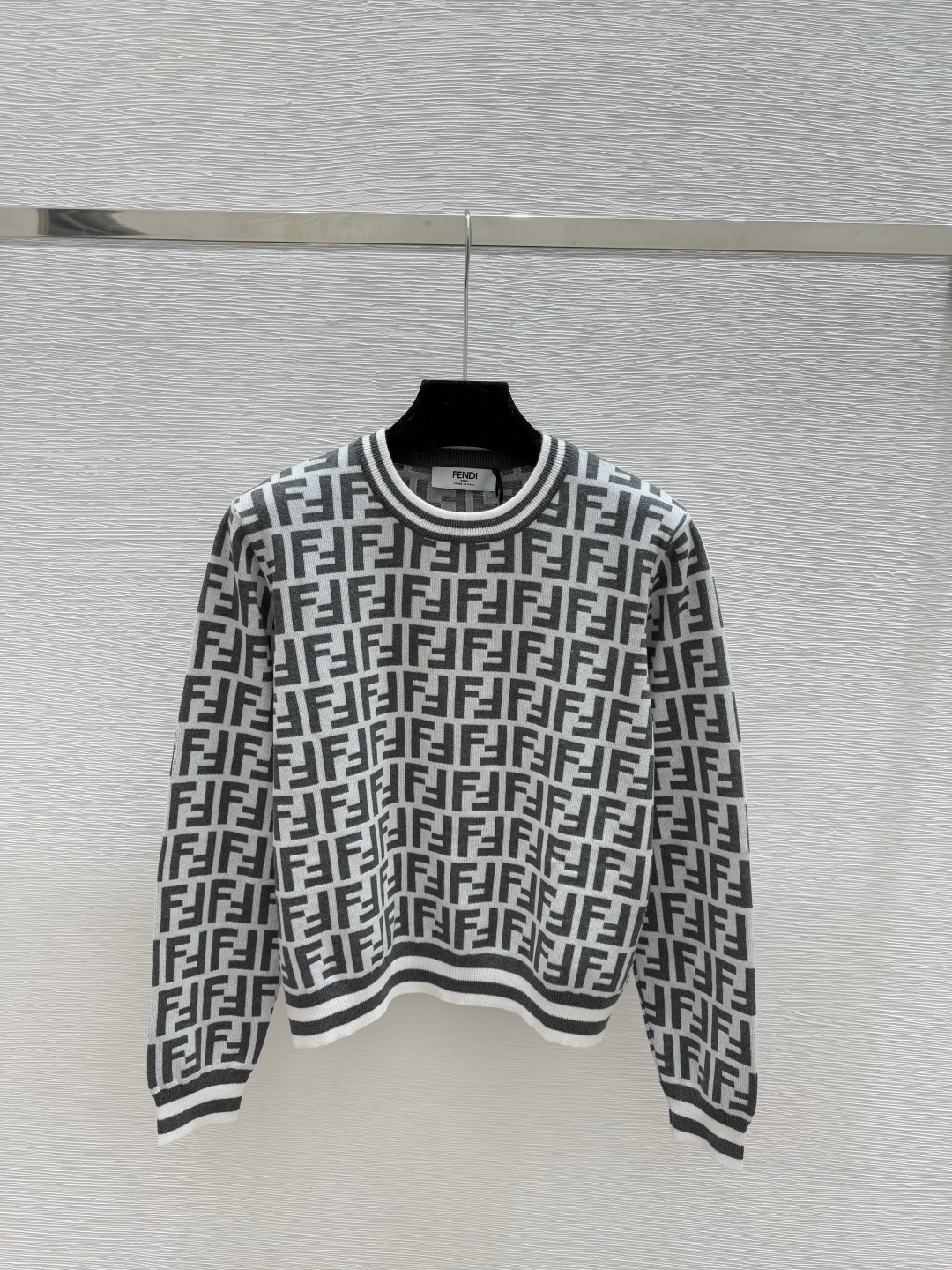 NO:536565,F Home Early Autumn New Style, Old-fashioned Letters Round Neck Knitted Long Sleeve Color Gray Size 36.38.40, Fendi, Alexander Wang19860909F家 早秋新款 老花字母圆领针织长袖 颜色灰色 尺码36.38.40,,fendi,alexander wang,Women's clothing