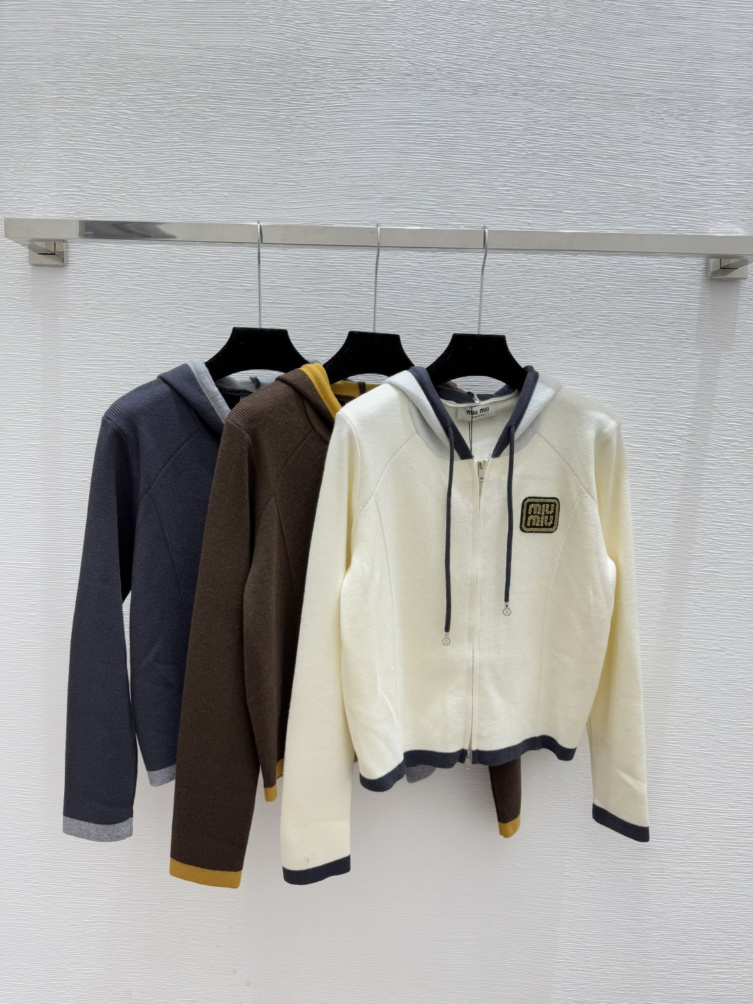 NO:536553,M Home Early Autumn New Contrast Hooded Drawstring Knitted Long Sleeve Cardigan Color White Coffee Gray Size 36.38.40, Hats,alexander wang19860909M家 早秋新款 撞色连帽抽绳针织长袖开衫 颜色白色 咖啡 灰色 尺码36.38.40,,hats,alexander wang,Women's clothing