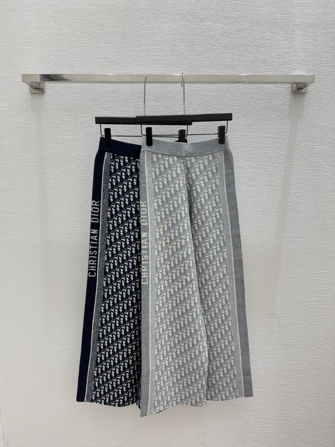 NO:547538,D Home Early Autumn New Style Old Flower Letter Double-sided Knitted Trousers Color Gray Royal Blue Size 36.38.40, Dior, Alexander wang19860909D家 早秋新款 老花字母双面针织长裤 颜色灰色 宝蓝 尺码36.38.40,,dior,alexander wang,Women's clothing