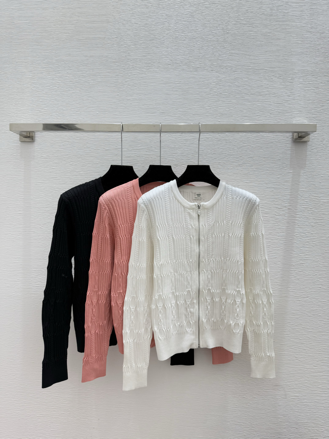 NO:547509,HE Home Early Autumn New Style Solid Color Simple Three-dimensional Pattern Round Neck Knitted Long Sleeve Cardigan Color White Pink Black Size 36.38.40, Alexander wang19860909HE家 早秋新款 纯色简约立体花纹圆领针织长袖开衫 颜色白色 粉色 黑色 尺码36.38.40,,alexander wang,Women's clothing