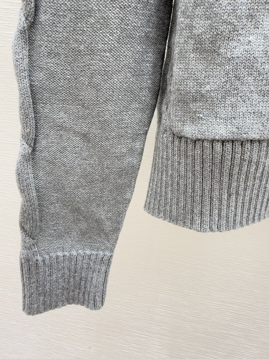 🆕M家🆕 早秋新款 拼色翻领针织长袖开衫颜色：灰色尺码：36.38.40