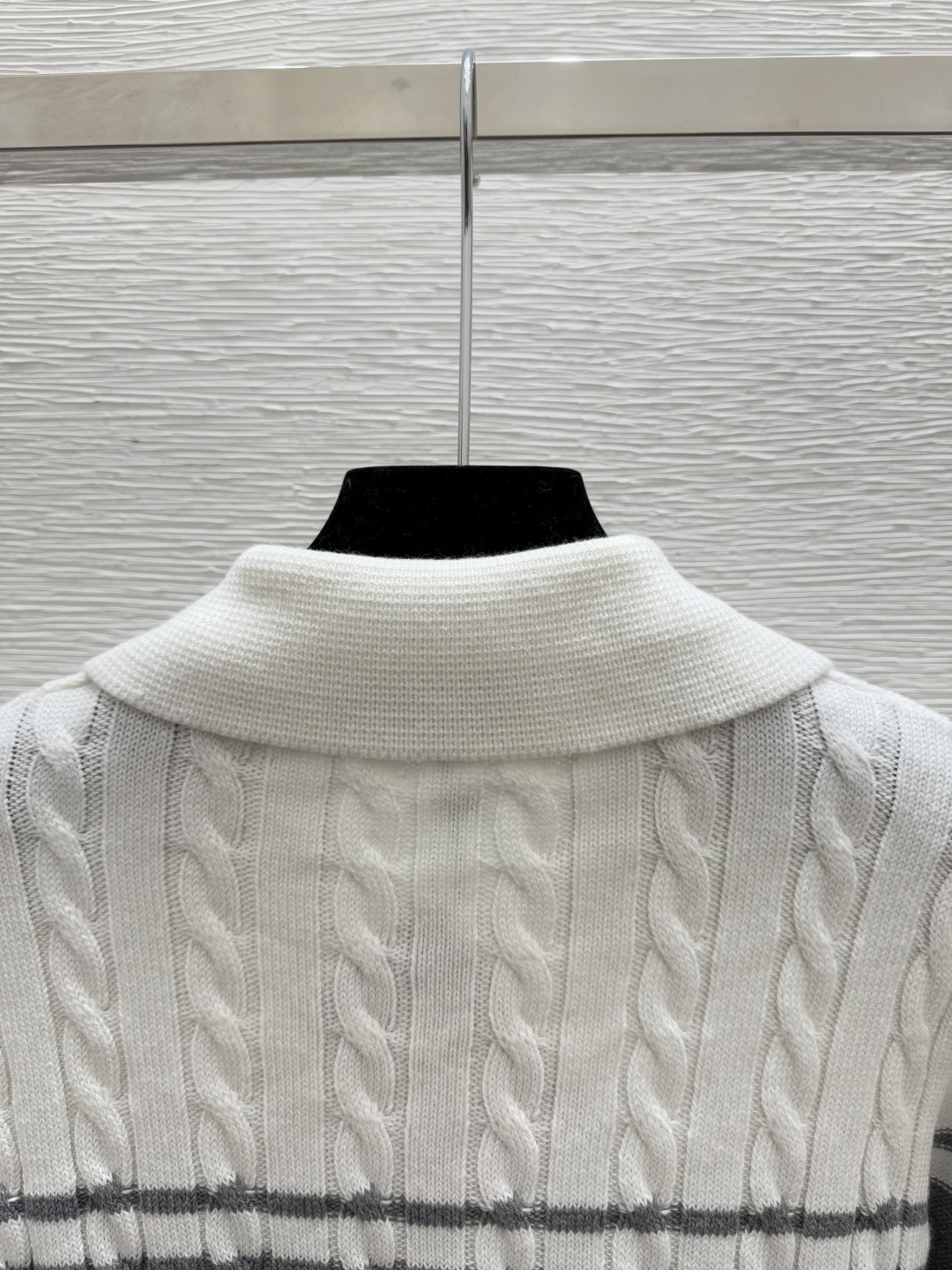 🆕M家🆕 早秋新款 拼色翻领针织长袖开衫颜色：灰色尺码：36.38.40