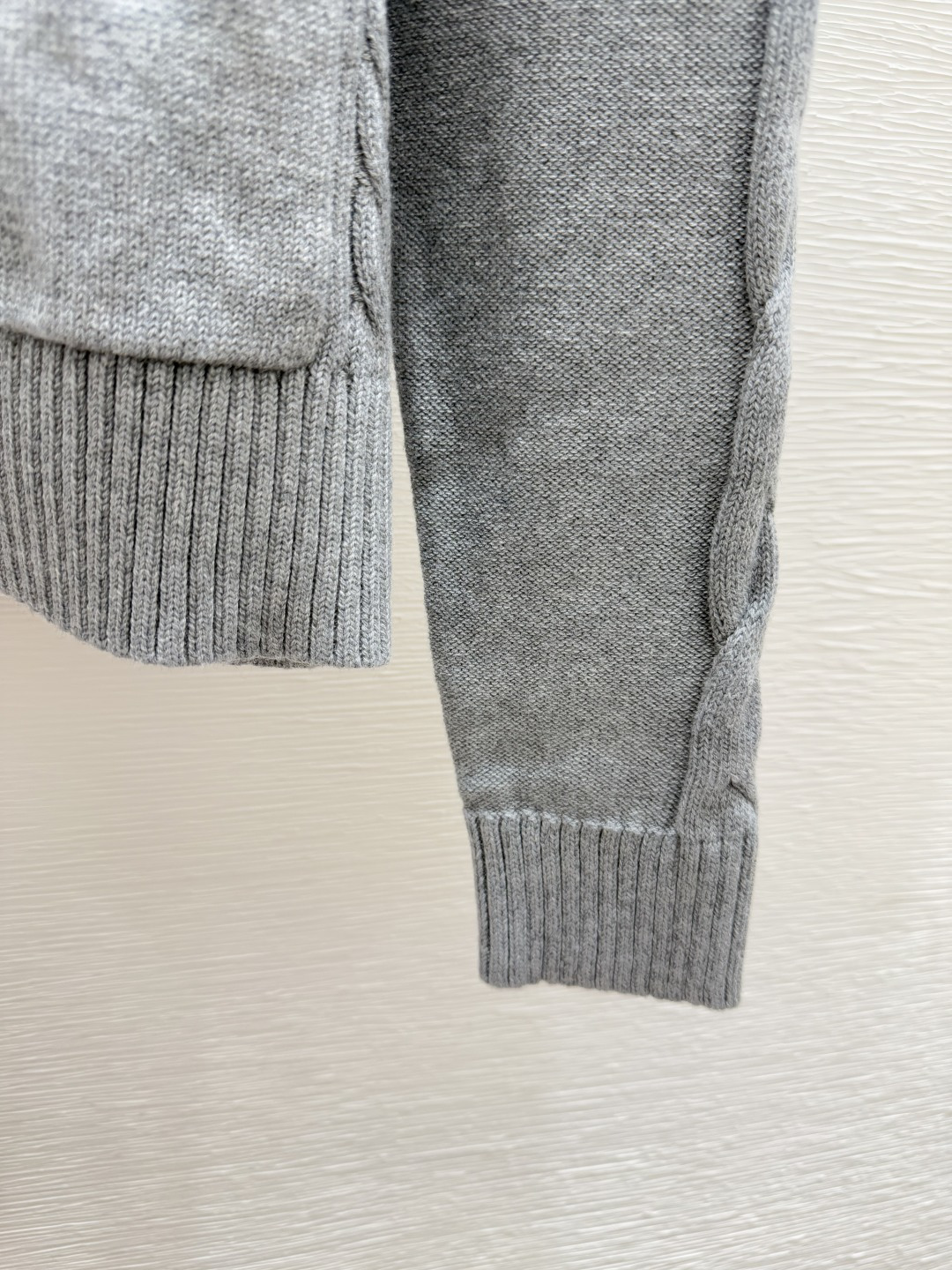 🆕M家🆕 早秋新款 拼色翻领针织长袖开衫颜色：灰色尺码：36.38.40