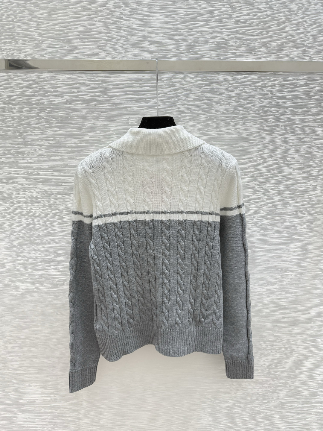 🆕M家🆕 早秋新款 拼色翻领针织长袖开衫颜色：灰色尺码：36.38.40