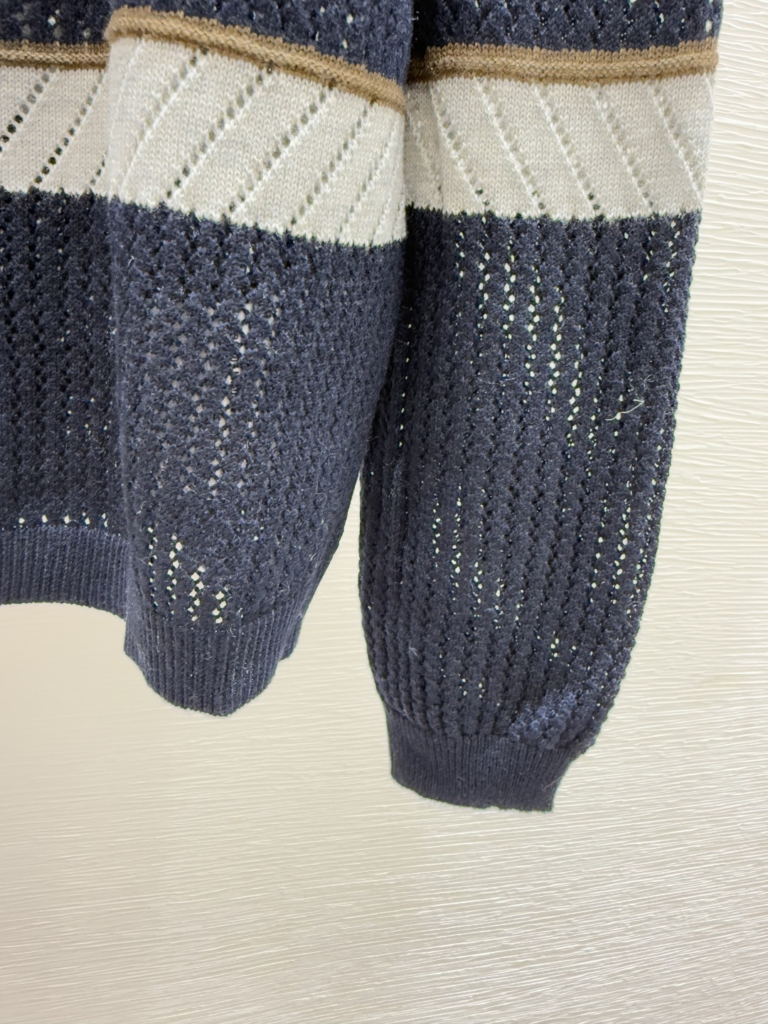 🆕M家🆕 早秋新款 撞色条纹镂空圆领针织长袖开衫颜色：宝蓝尺码：36.38.40