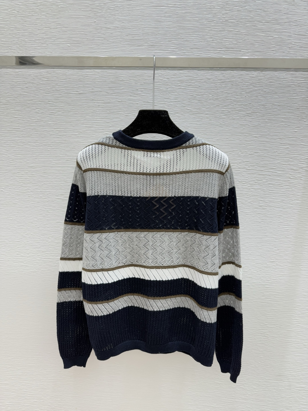 🆕M家🆕 早秋新款 撞色条纹镂空圆领针织长袖开衫颜色：宝蓝尺码：36.38.40