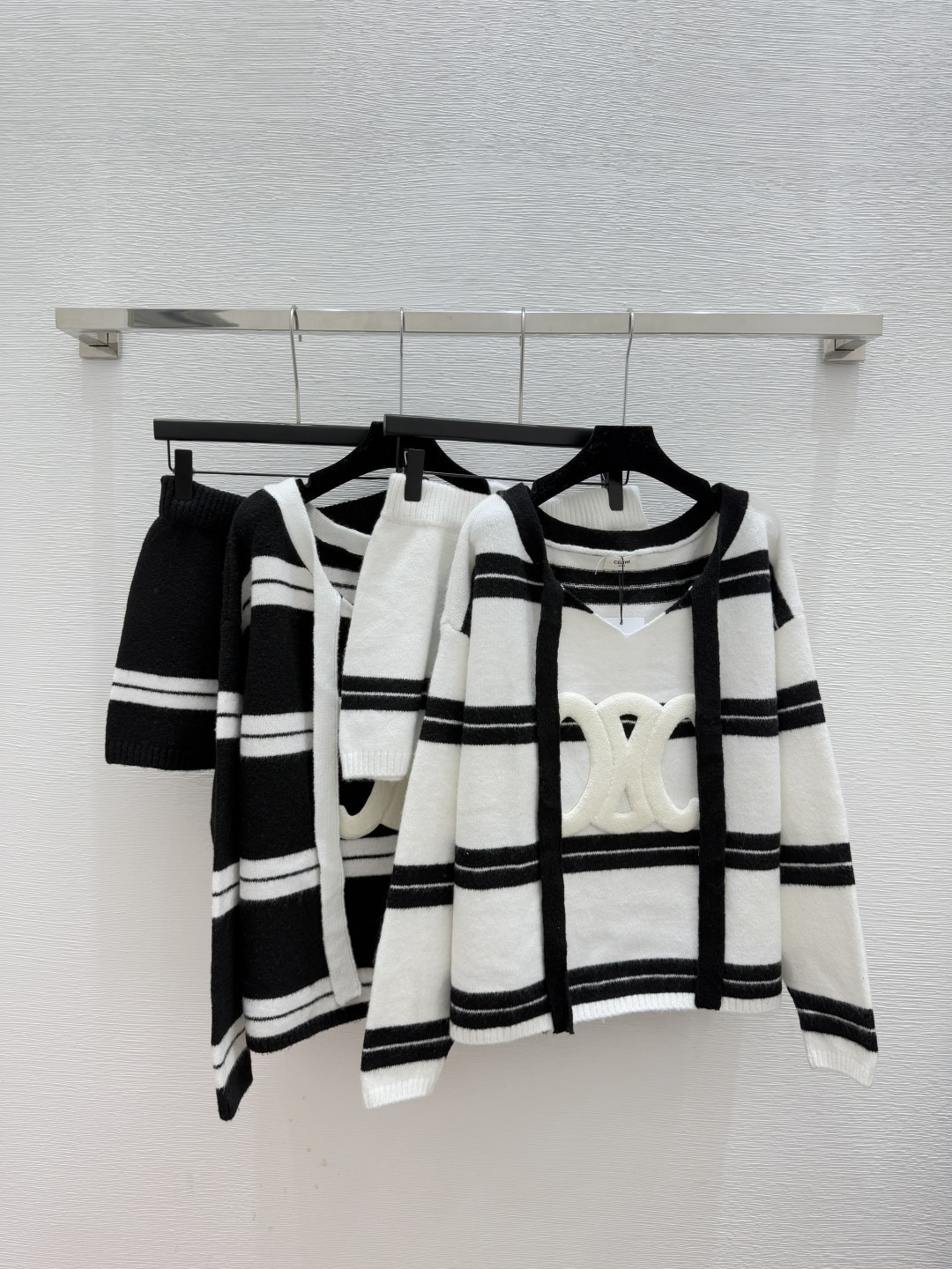 NO:547415,CE Home Early Autumn New Contrast Stripe Strap Knit Set Color White Black Size 36.38.40,,alexander wang19860909CE家 早秋新款 撞色条纹绑带针织套装 颜色白色 黑色 尺码36.38.40,,alexander wang,Women's clothing
