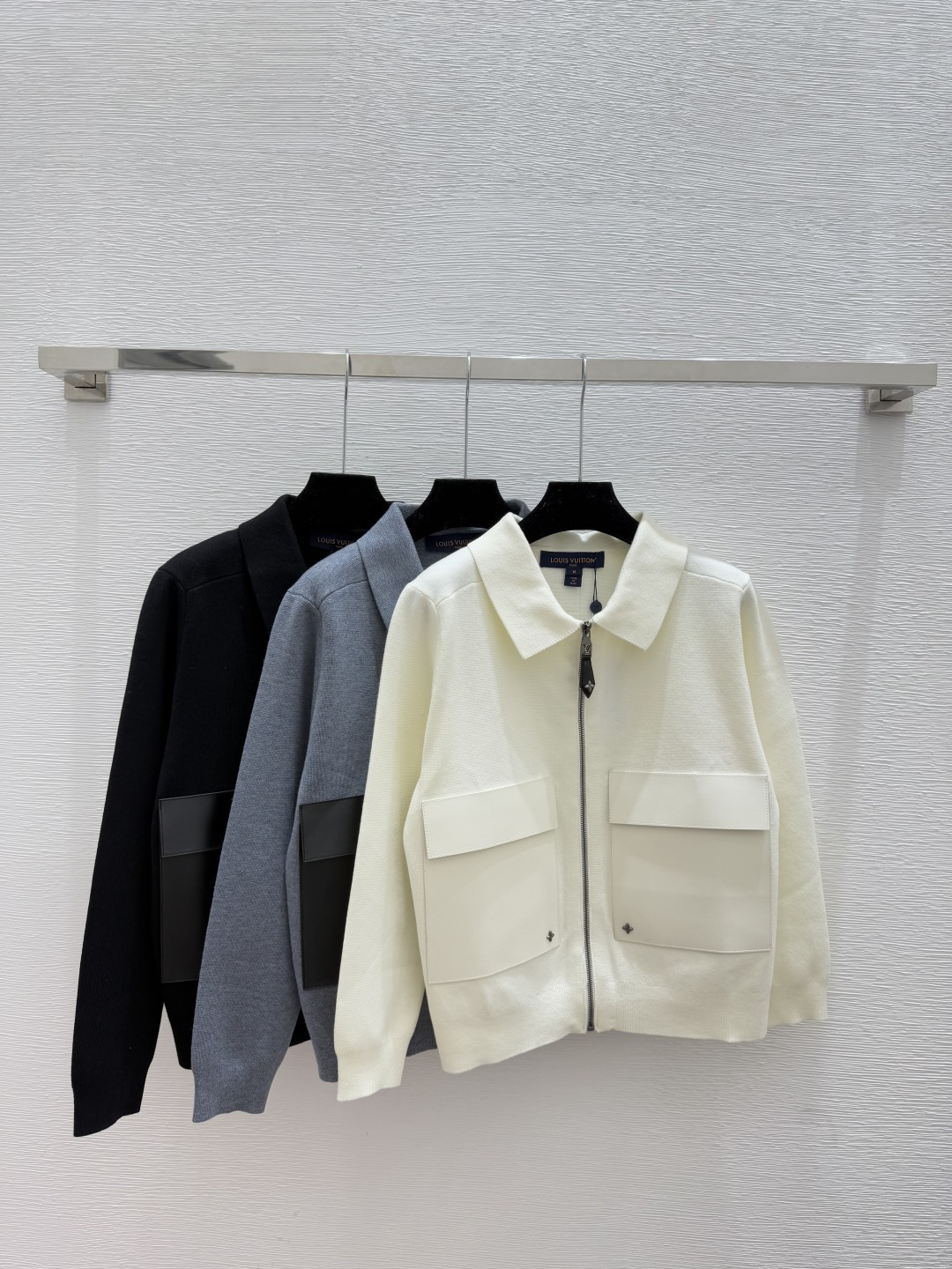 NO:547453,L family early autumn new solid color simple lapel knitted long-sleeved cardigan color white gray black size 36.38.40, louis vuitton, alexander wang19860909L家 早秋新款 纯色简约翻领针织长袖开衫 颜色白色 灰色 黑色 尺码36.38.40,,louis vuitton,alexander wang,Women's clothing