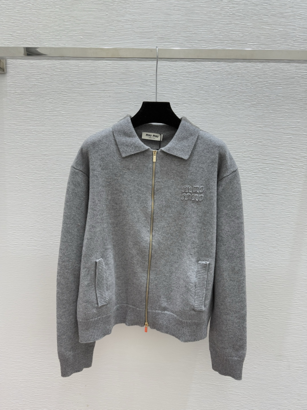 NO:560739,aM Home Early Autumn New Solid Color Simple Lapel Knitted Long-Sleeved Cardigan Color Gray Size 36.38.40,,alexander wang19860909aM家 早秋新款 纯色简约翻领针织长袖开衫 颜色灰色 尺码36.38.40,,alexander wang,Women's clothing
