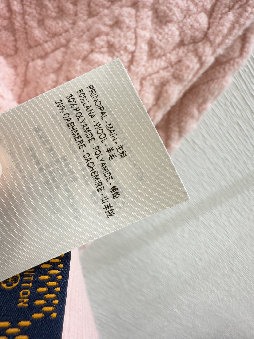 🆕L家🆕 早秋新款 老花字母提花圆领针织长袖羽绒开衫颜色：粉色尺码：36.38.40