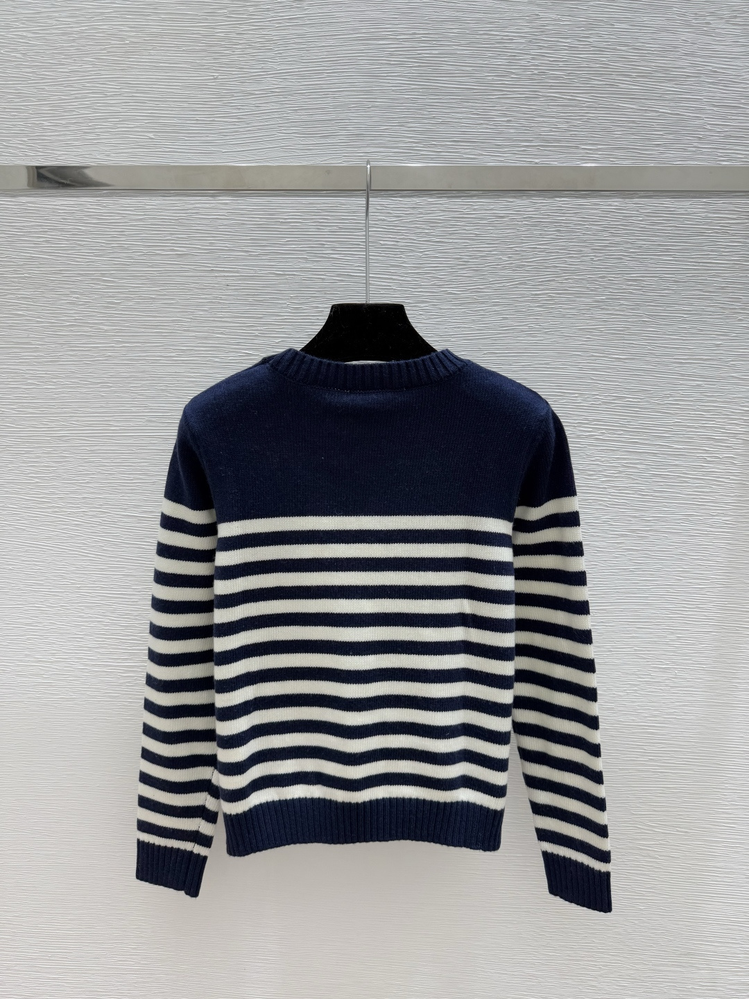 🆕D家🆕 早秋新款 五角星字母条纹圆领针织长袖颜色：白色 宝蓝尺码：36.38.40
