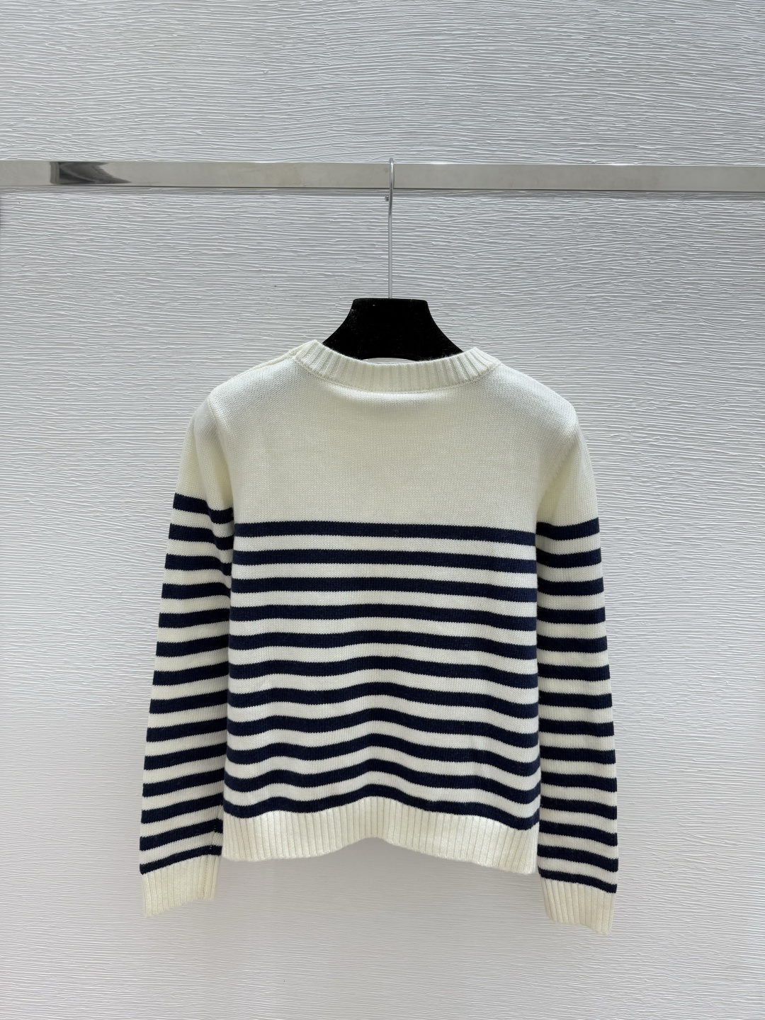 🆕D家🆕 早秋新款 五角星字母条纹圆领针织长袖颜色：白色 宝蓝尺码：36.38.40