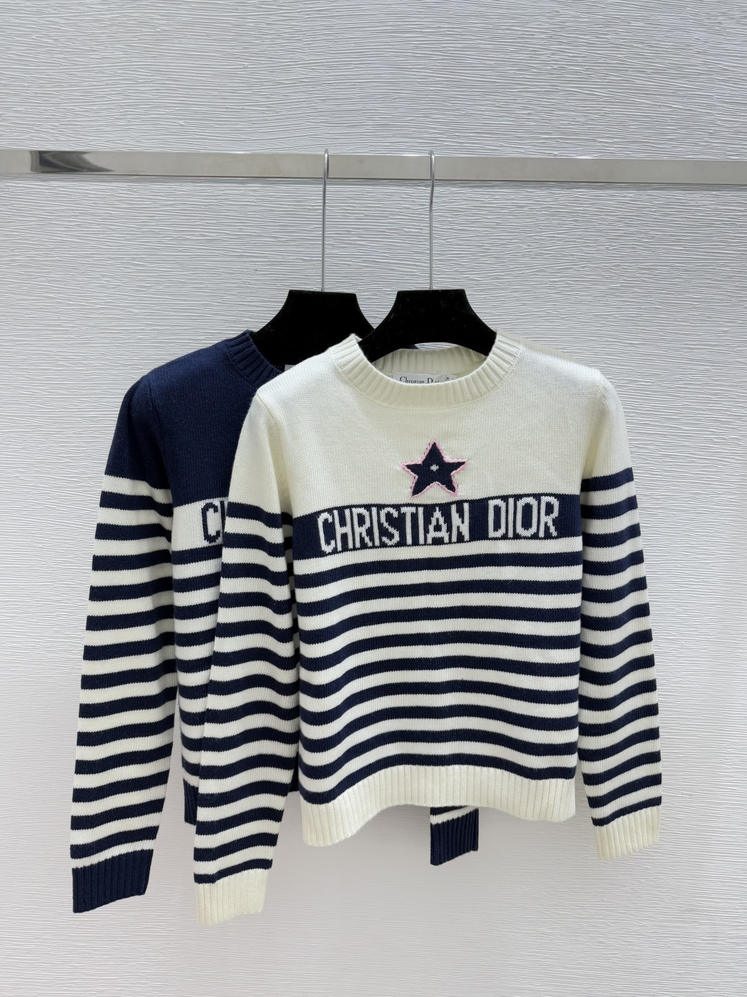 NO:560732,D family early autumn new style five-pointed star letter striped round neck knitted long sleeves color white royal blue size 36.38.40, dior, alexander wang19860909D家 早秋新款 五角星字母条纹圆领针织长袖 颜色白色 宝蓝 尺码36.38.40,,dior,alexander wang,Women's clothing
