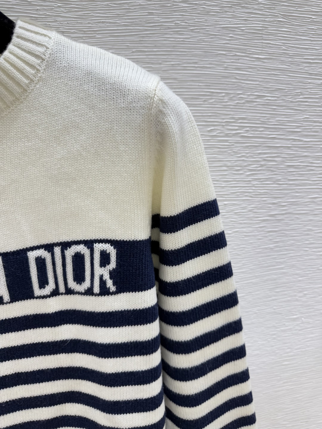 🆕D家🆕 早秋新款 五角星字母条纹圆领针织长袖颜色：白色 宝蓝尺码：36.38.40