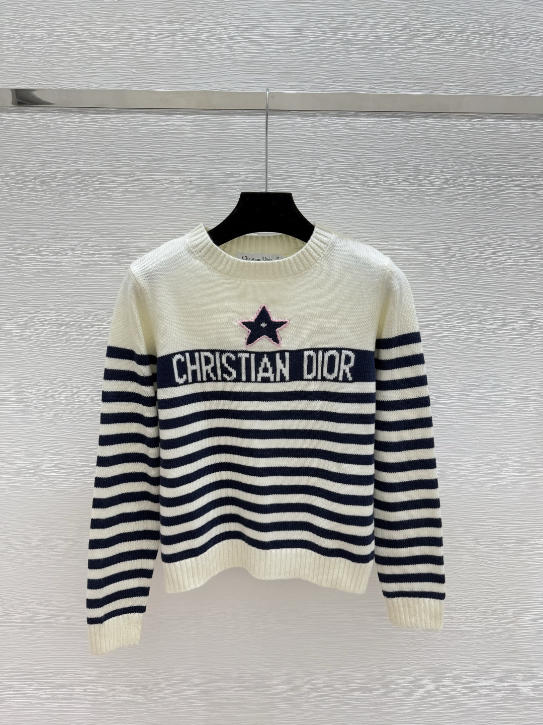 🆕D家🆕 早秋新款 五角星字母条纹圆领针织长袖颜色：白色 宝蓝尺码：36.38.40